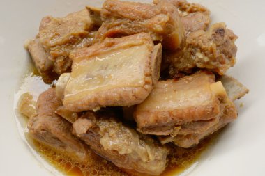 Pirinç ve baharat ile ızgara domuz pirzola