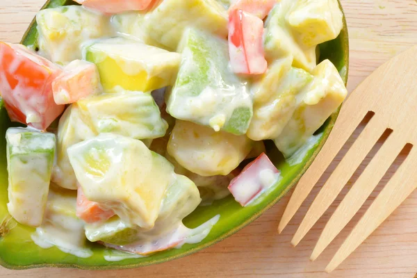 Sałatka warzywna z awokado — Zdjęcie stockowe