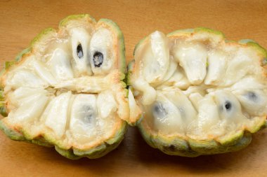 tropikal muhallebi elma meyve