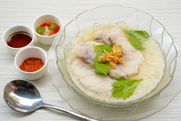 Mingau de peixe em estilo tailandês — Fotografia de Stock