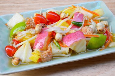 Baharatlı Tay meyve salatası