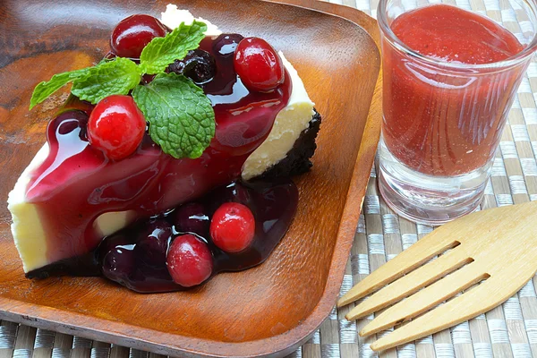 Tranche de gâteau au fromage aux myrtilles — Photo