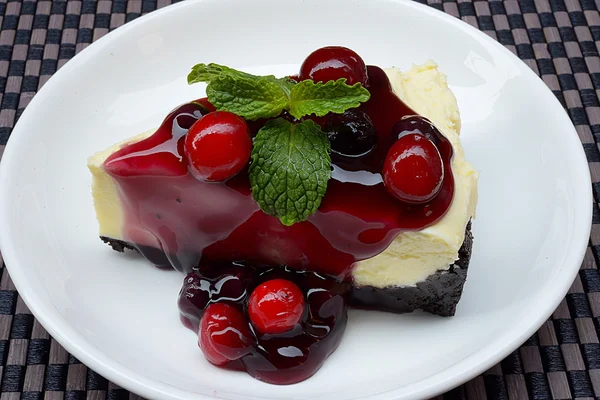 Fetta di cheesecake con mirtillo — Foto Stock