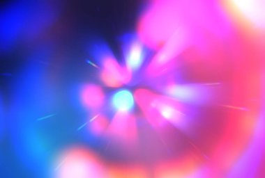 Parlak, canlı ve renkli duvar kağıtları. Parlayan parçacıkları ve çizgileri olan ışık patlaması yıldızı. Güzel soyut ışın arkaplanı.