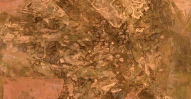 Kaos duvarı sanatı. Sanatsal canlılık ve renkli duvar kâğıdı. Kaotik resim. Taranmış Boyalı Soyut Arkaplan. Fırça darbesi ile boyanmış. Tuval üzerinde etkileyici fırçalanmış resim