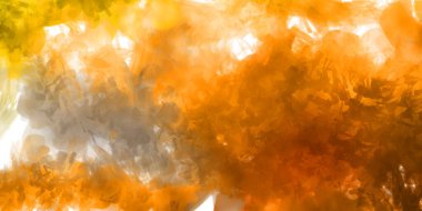 Vahşi ve büyük fırça darbeleri. Beyaz arka planda fırçalanmış soyut resim. Fırça darbesi ile boyanmış. Boya darbeleri. 2B Görüntü.