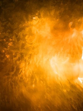 Vahşi ve büyük fırça darbeleri. Beyaz arka planda fırçalanmış soyut resim. Fırça darbesi ile boyanmış. Boya darbeleri. 2B Görüntü.