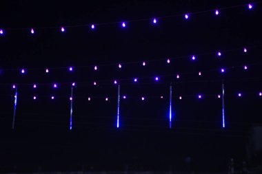 Tarih 12 / 11 / 2020, Gandhidham, Kutch-Gujarat, Hindistan Diwali Kutlaması 'nda aydınlatma süslemesi