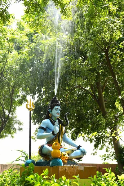 Estátua Senhor Shiva Fundo Chovendo — Fotografia de Stock