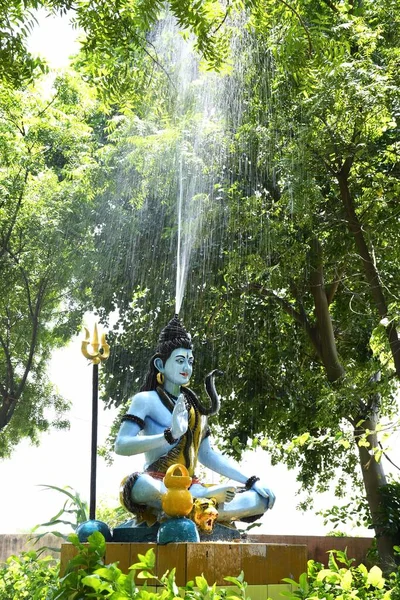 Estátua Senhor Shiva Fundo Chovendo — Fotografia de Stock