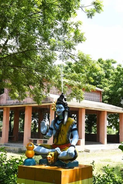 Estátua Senhor Shiva Fundo Chovendo — Fotografia de Stock