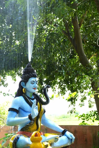 Standbeeld Van Lord Shiva Achtergrond Regen — Stockfoto