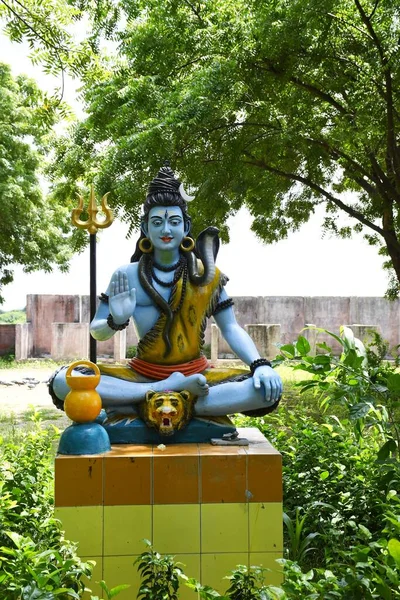 Lord Shiva Nın Heykeli Arkaplan Yağmuru — Stok fotoğraf