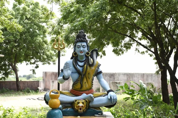 Estátua Senhor Shiva Fundo Chovendo — Fotografia de Stock