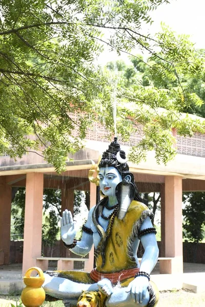 Estátua Senhor Shiva Fundo Chovendo — Fotografia de Stock