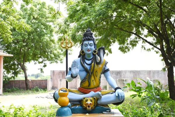 Estátua Senhor Shiva Fundo Chovendo — Fotografia de Stock