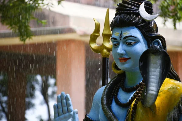 Standbeeld Van Lord Shiva Achtergrond Regen — Stockfoto