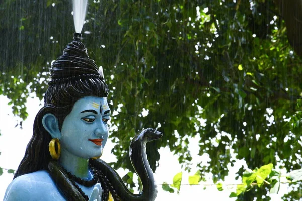 Statua Del Signore Shiva Sfondo Pioggia — Foto Stock