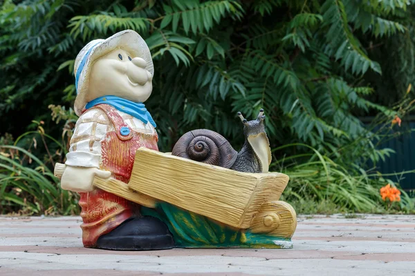 Plaster figure of the gardener with a snail — Stock Photo, Image