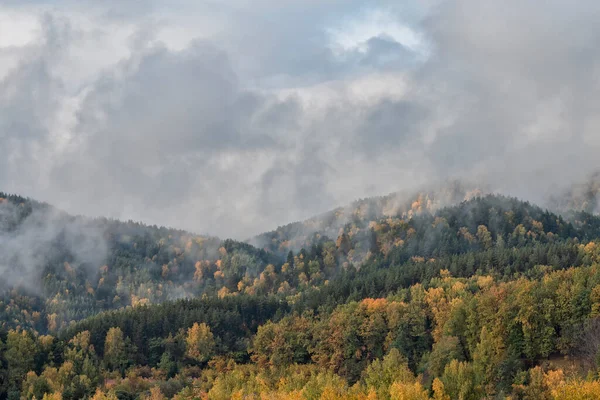 Nebel Über Den Bergen Des Belokurikha Resorts — Stockfoto