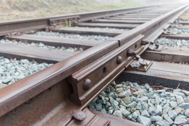 Demiryolu raylar üzerinde çapraz bağları
