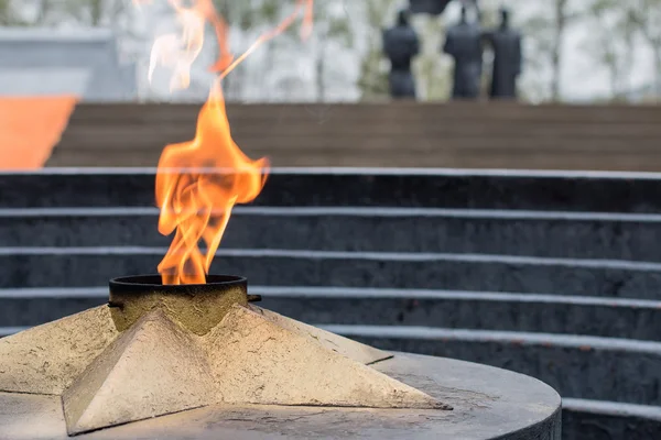 Ewige Flamme auf einem Stadtplatz — Stockfoto