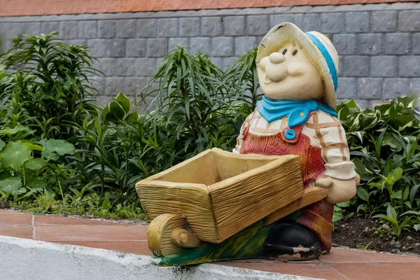 Alçı heykeller yardımcıları bir Bahçe