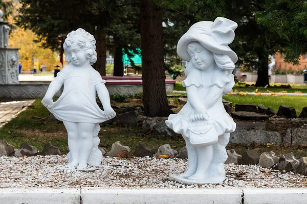 Sculptures of little girls — Stock Photo, Image