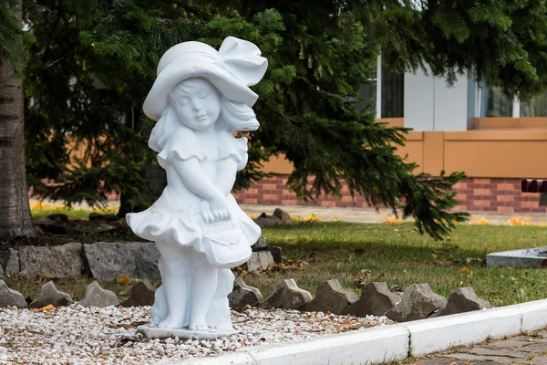 Sculpture de la petite fille — Photo