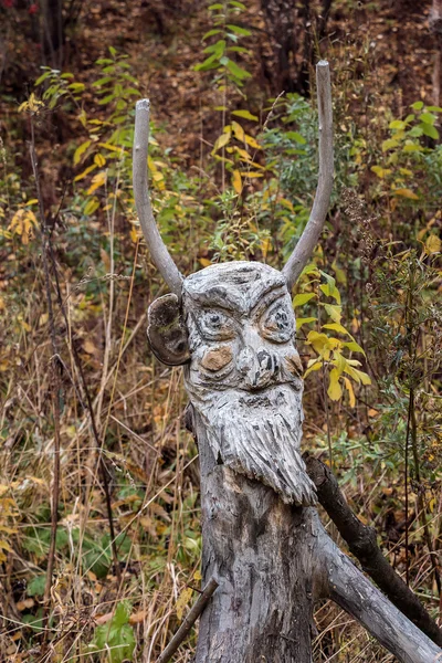 Деревянная фигура лесного животного — стоковое фото