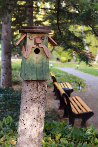 Mangeoires pour oiseaux en bois — Photo