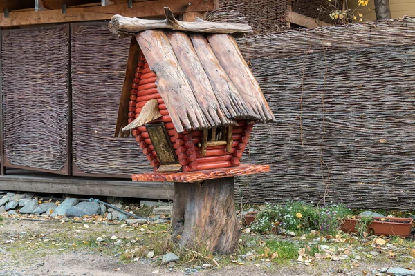 Houten vogels feeders — Stockfoto