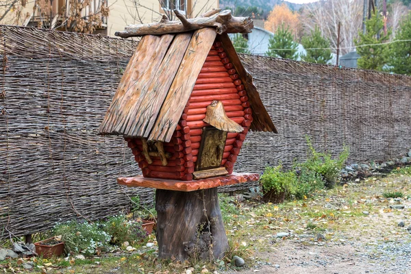 Podajniki drewniany ptaki — Zdjęcie stockowe