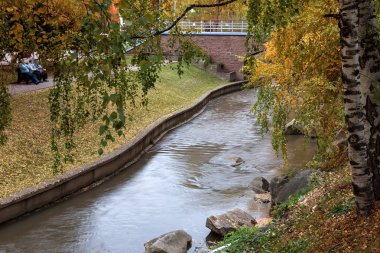 Belakurikh'ın nehir sonbaharda