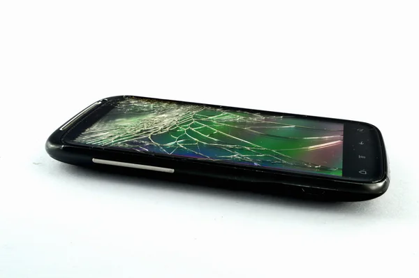 Mobiele telefoon met gebroken vertoning — Stockfoto