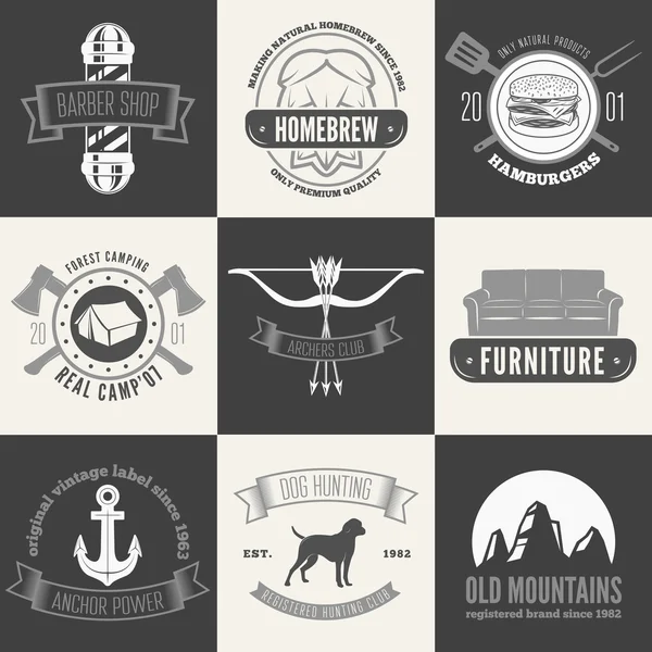 Conjunto de insignias retro vintage, elementos de diseño vectorial, signos comerciales, identidad, etiquetas, insignias, prendas de vestir, camisas, cintas, pegatinas y otros objetos de marca . — Vector de stock