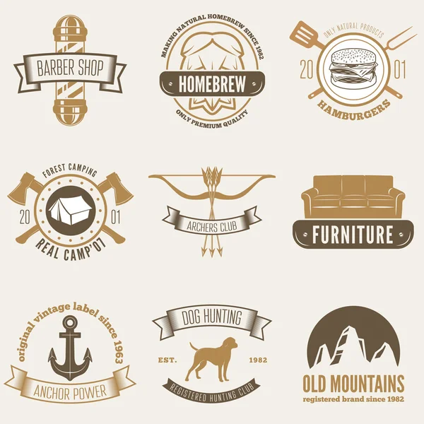 Conjunto de insignias retro vintage, elementos de diseño vectorial, signos comerciales, identidad, etiquetas, insignias, prendas de vestir, camisas, cintas, pegatinas y otros objetos de marca . — Vector de stock