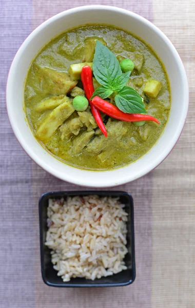 Thajské kuřecí zelené kari s rýží (thajská jídla) Stock Obrázky
