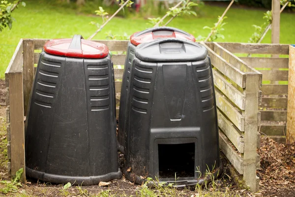 Kompost bin v zahradě — Stock fotografie