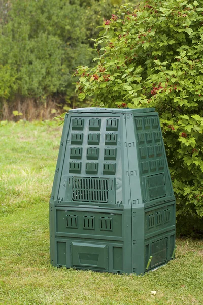 Kompost bin v zahradě — Stock fotografie
