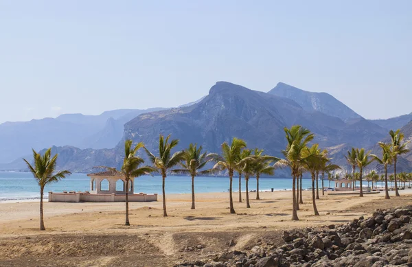 Vacker strand nära Al Mughsayl, Oman. — Stockfoto