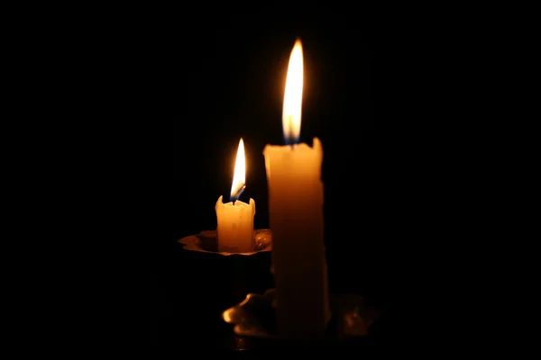 Burning candle on a black background — Stock Photo, Image