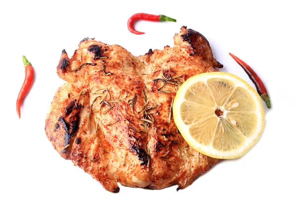 Poitrine de poulet grillée avec piment et citron isolé sur fond blanc régime alimentaire fitness mode de vie sain — Photo