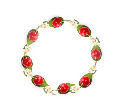 çerçeve ile sulu kiraz çiçekleri beyaz arka plan üzerinde izole üstten görünüm düz bir yatıyordu bırakır