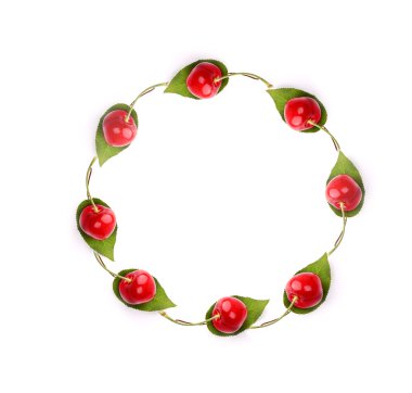 çerçeve sulu kiraz yaprakları ile beyaz bir arka plan üzerinde en iyi görünüm düz bir yatıyordu izole