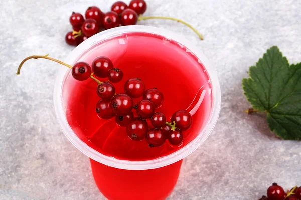 Red currant jelly on a gray stone background view from above over the head summer menu — Stock Photo, Image