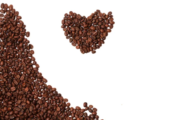 Koffiebonen hart geïsoleerd op witte achtergrond grens hoek een plaats voor de reclametekst — Stockfoto