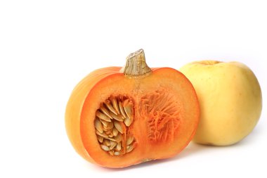 kabak ve elma beyaz bir arka plan üzerinde izole