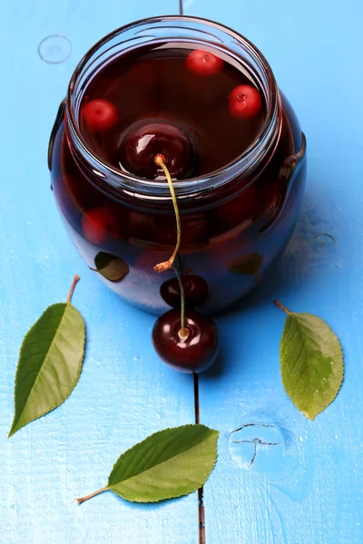 Cherry juice wooden background view from above a flat kind of summer — Stock Photo, Image