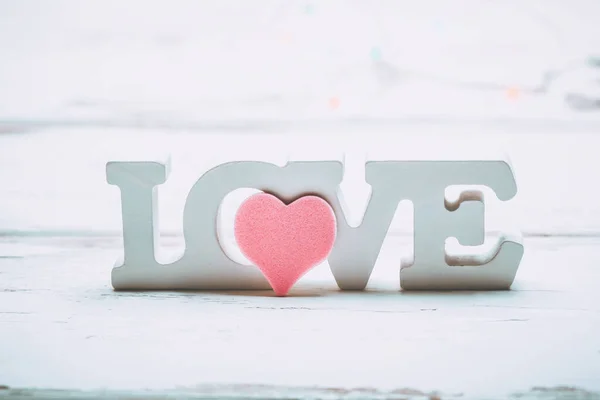 Концепция Любви Дню Святого Валентина Деревянные Белые Буквы Любовь Розовым — стоковое фото